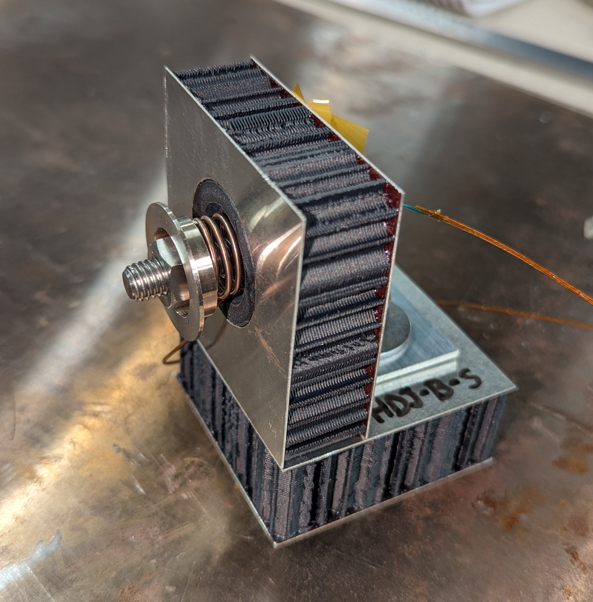 Self-dismantling satellite structures