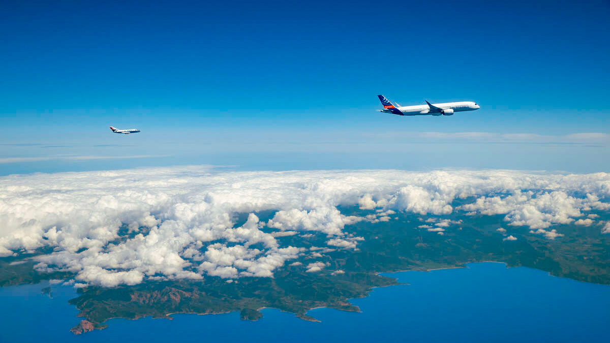 Falcon 20E D-CMET test aircraft in the exhaust jet of the A350
