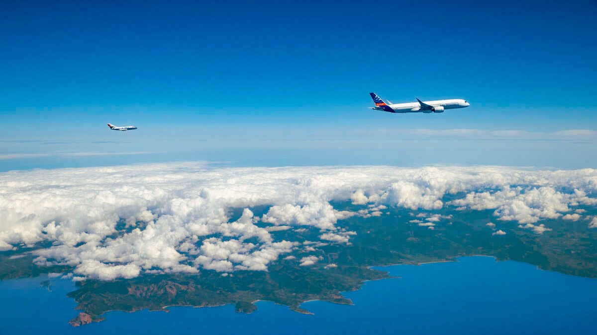 Falcon 20E D-CMET test aircraft in the exhaust jet of the A350
