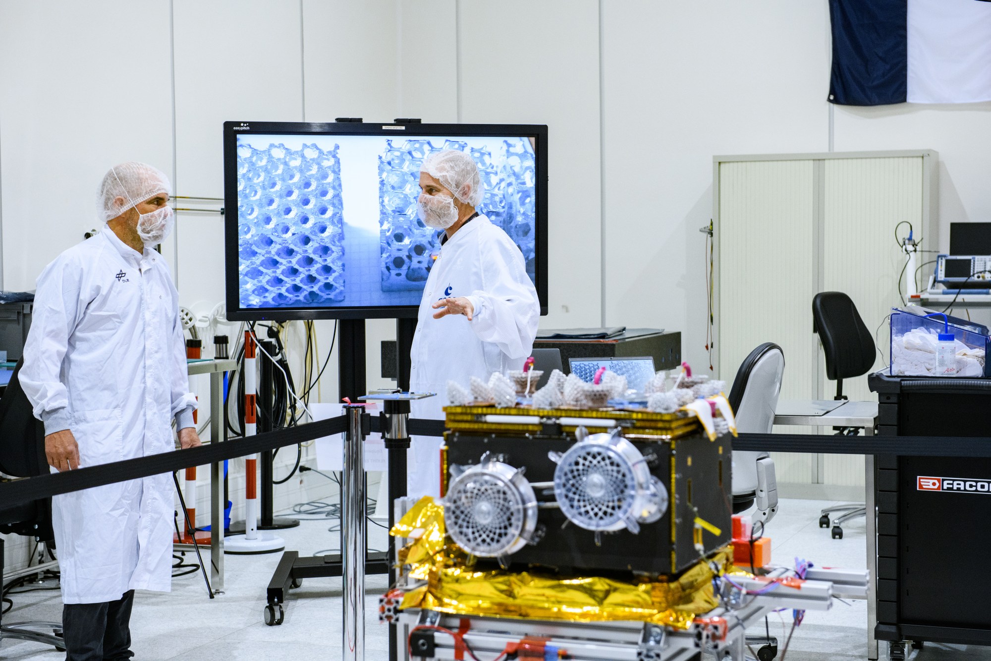 IDEFIX in the clean room in Toulouse