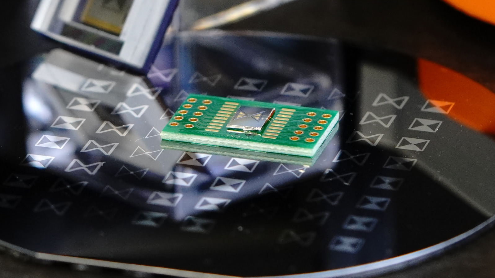 Components for miniaturised quantum memories