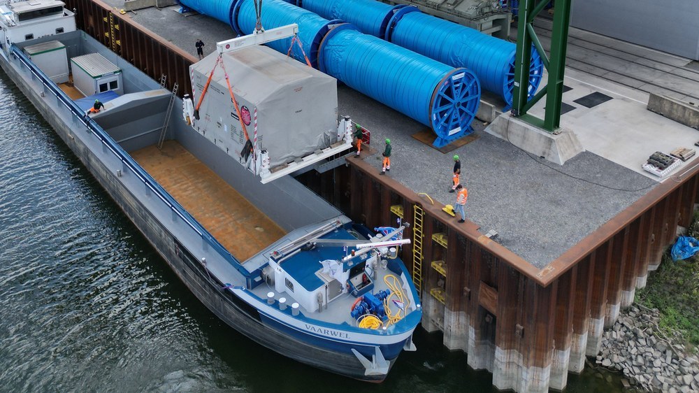 PLATO loaded onto ship for transport to ESTEC