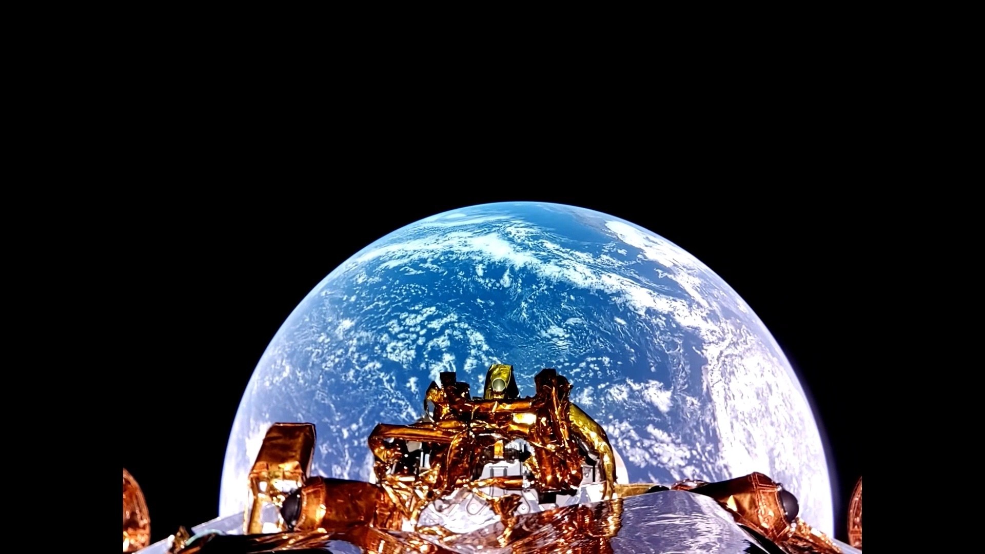 Blue Ghost on its way from Earth to the Moon