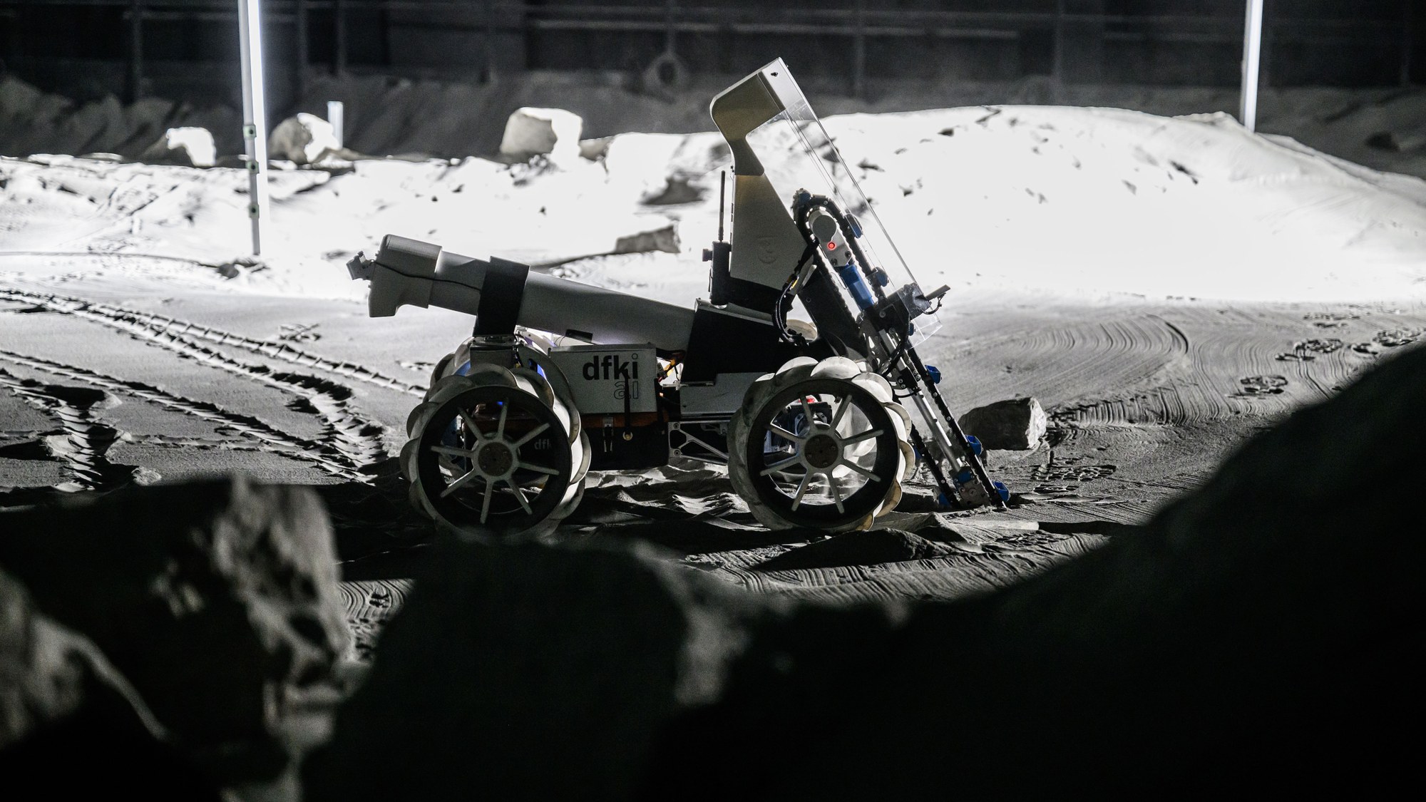Mobile lunar rover 'Coyote III'