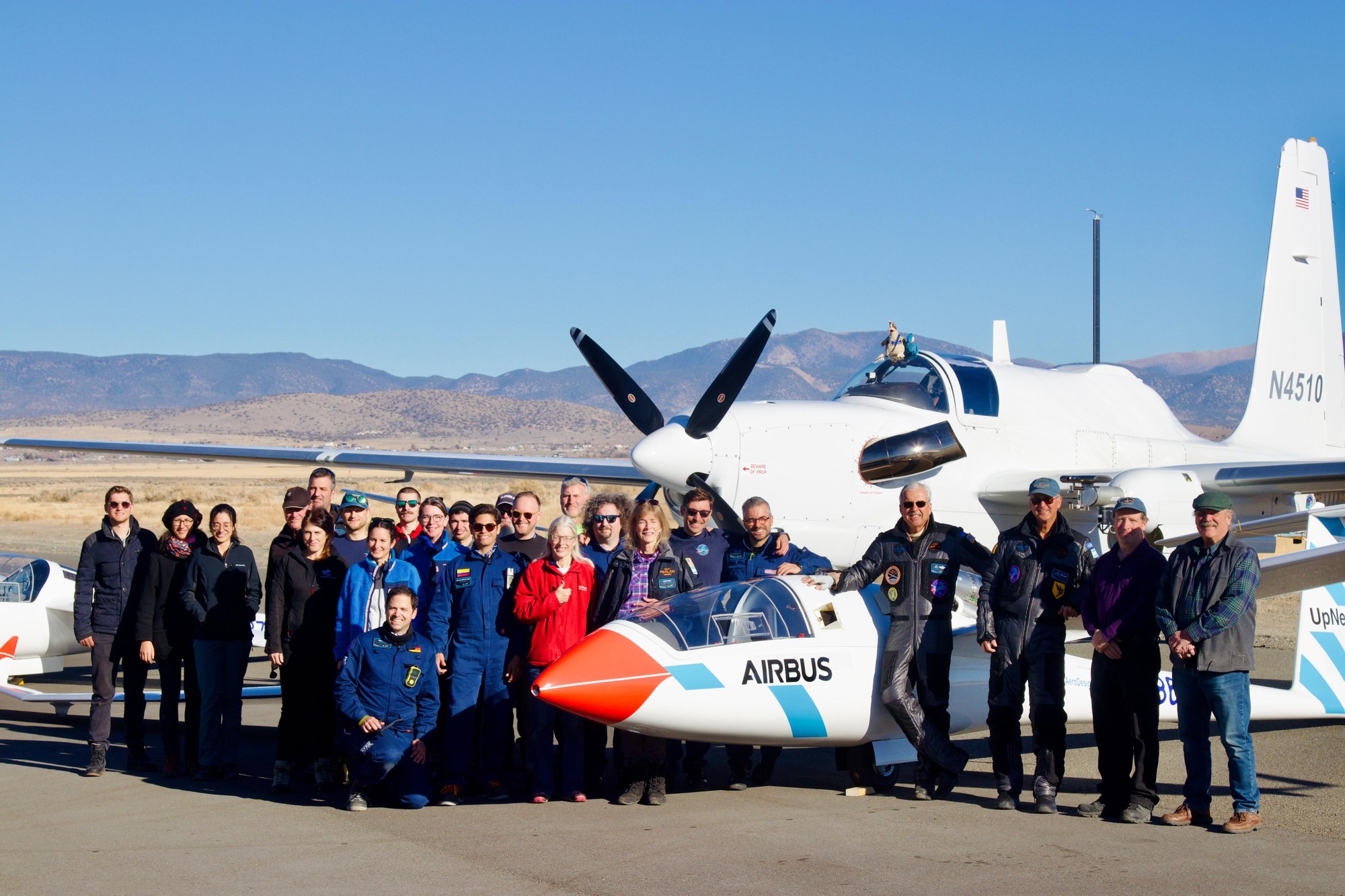 Team photo after the first contrail flight