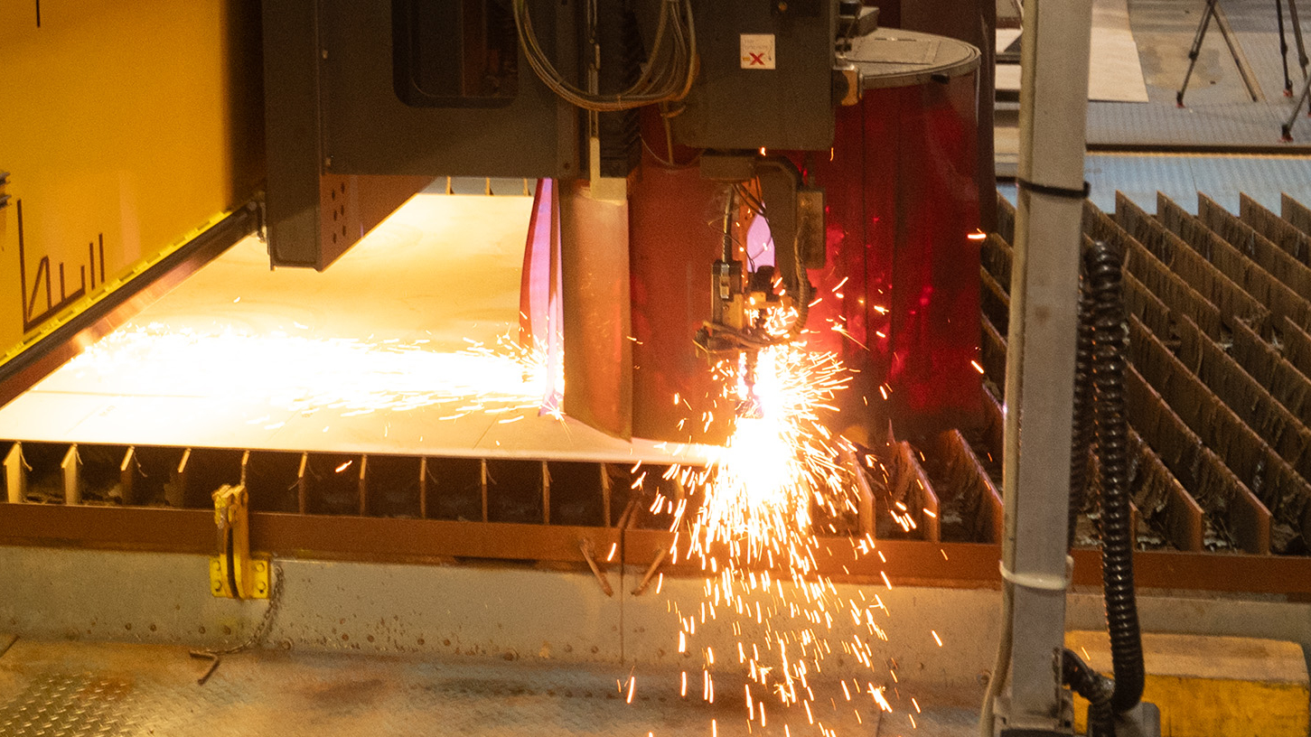 Cutting of the first steel plate in the shipyard hall