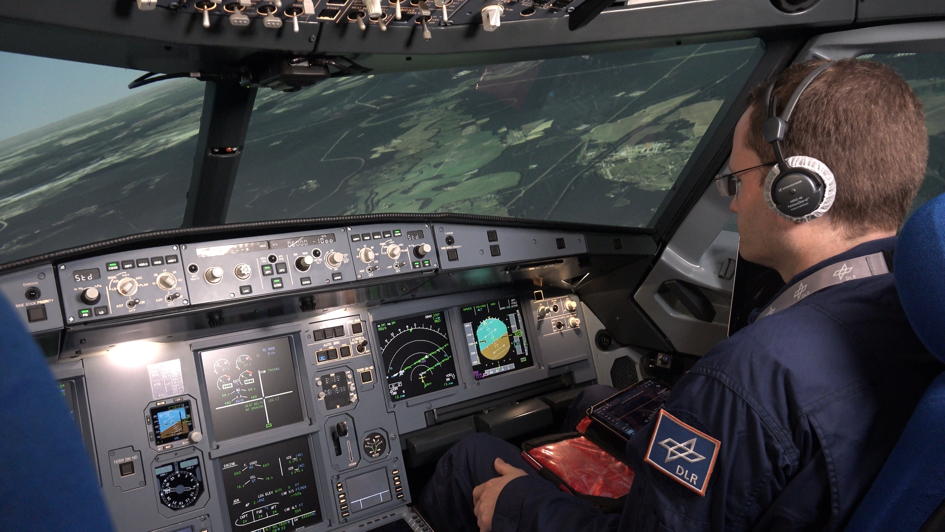 DLR test pilot in the DLR Airbus A320 simulator cockpit