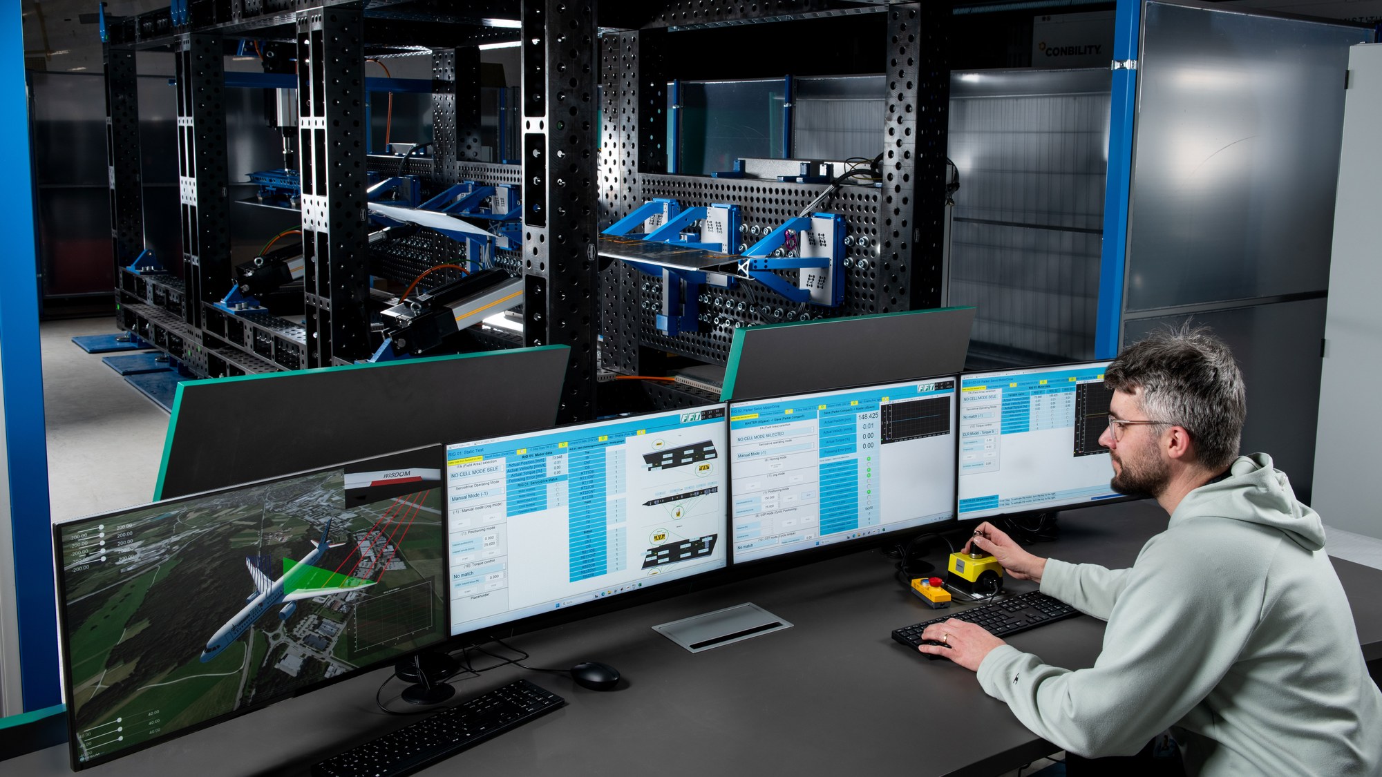 At the seven-metre-long WISDOM test stand in Bremen, researchers can investigate up to three control surfaces simultaneously
