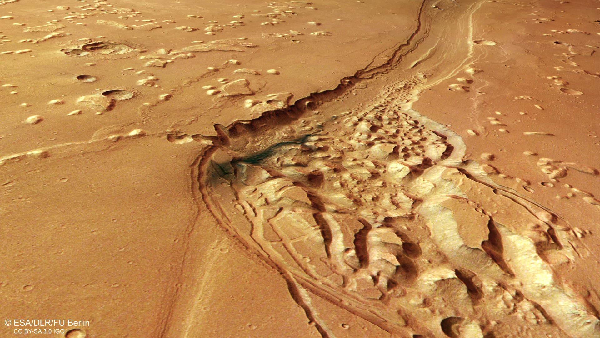 Fractured, 'chaotic' highlands in the Shalbatana Vallis channel
