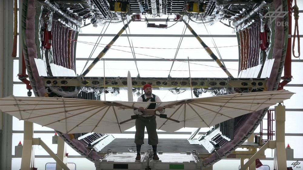 Lilienthal glider meets Airbus A380