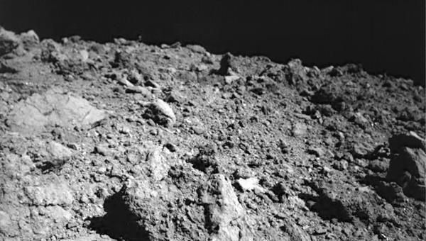 MASCOT free falling towards asteroid Ryugu