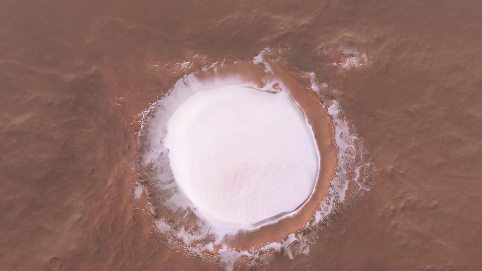 Still animation: Flight over the Korolev crater on Mars