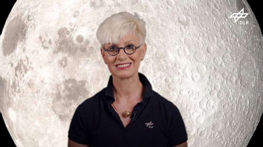 Video: Anke Kaysser-Pyza­l­la con­grat­u­lates on the launch of Artemis I