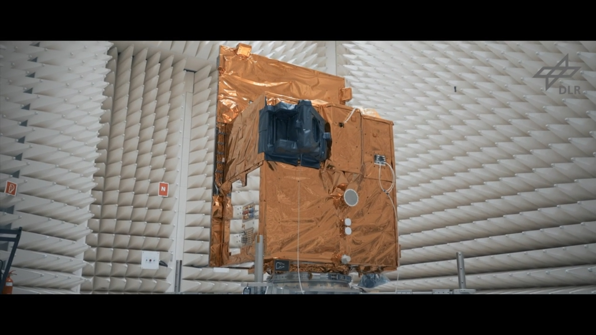 Video still: YouTube video Mission EnMAP