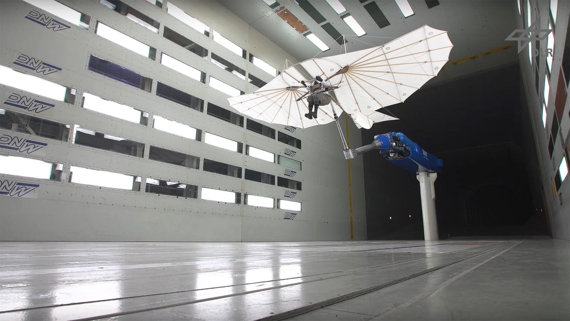 Still video: Replica of the world’s first series aircraft passed its test in the wind tunnel