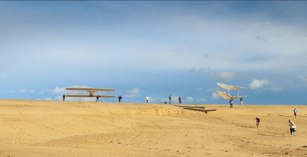 Video: Replicas of gliders constructed by Otto Lilienthal and the Wright brothers flew together at Kitty Hawk