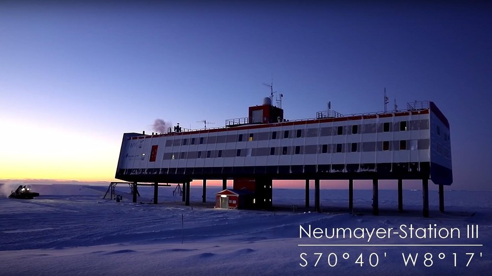 Midwinter greetings 2018 from Neumayer Station III
