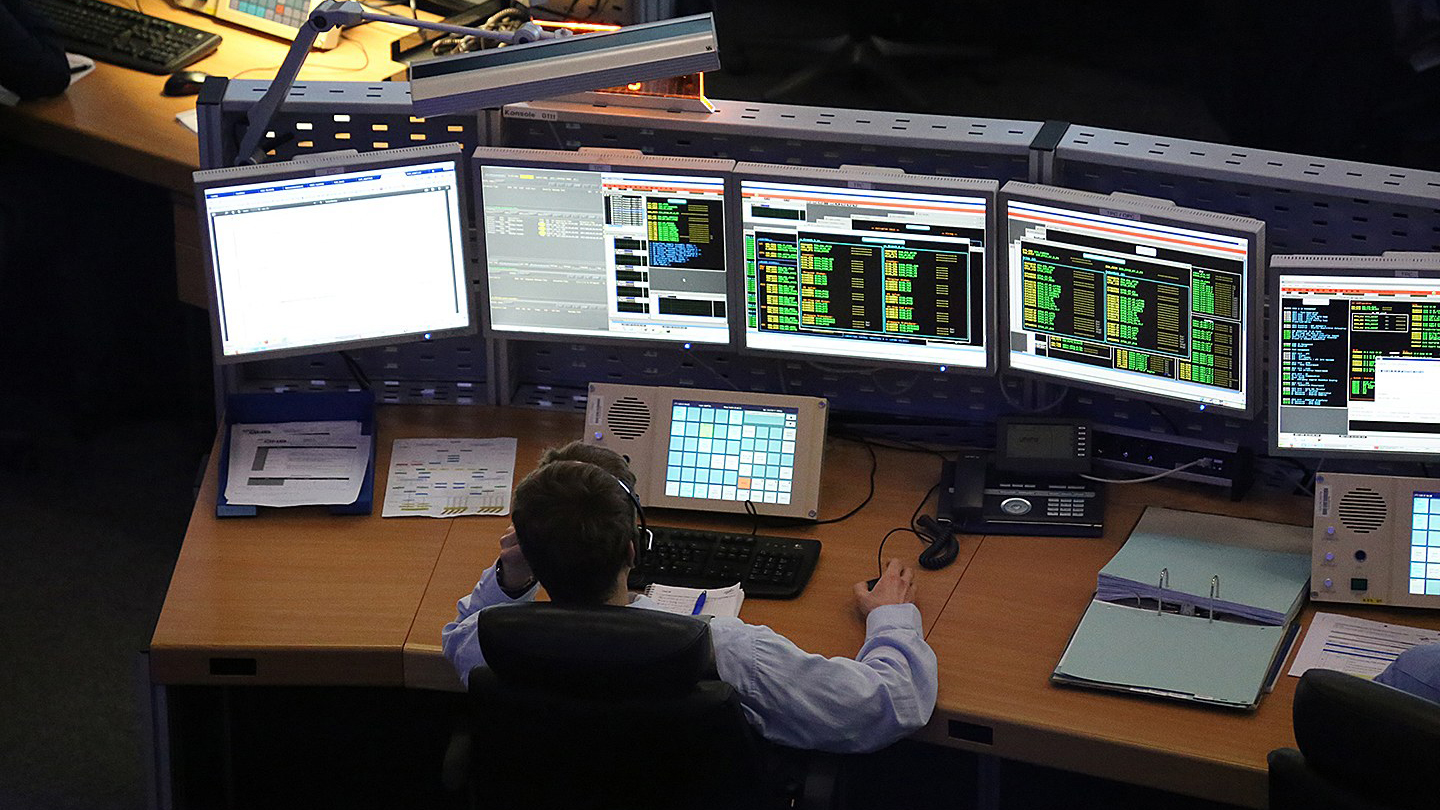 Control room K1 - At the console of a subsystem