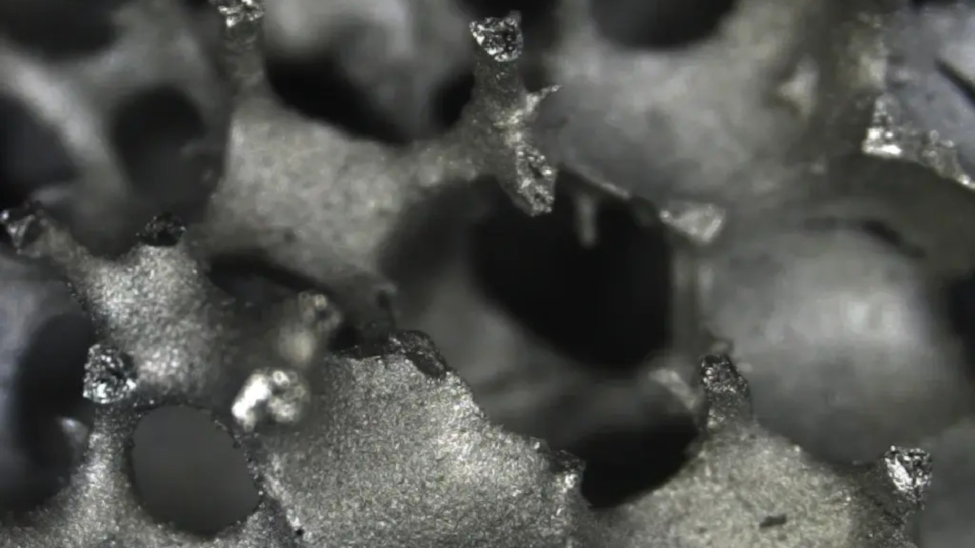 Quantum computing simulations for developing advanced materials