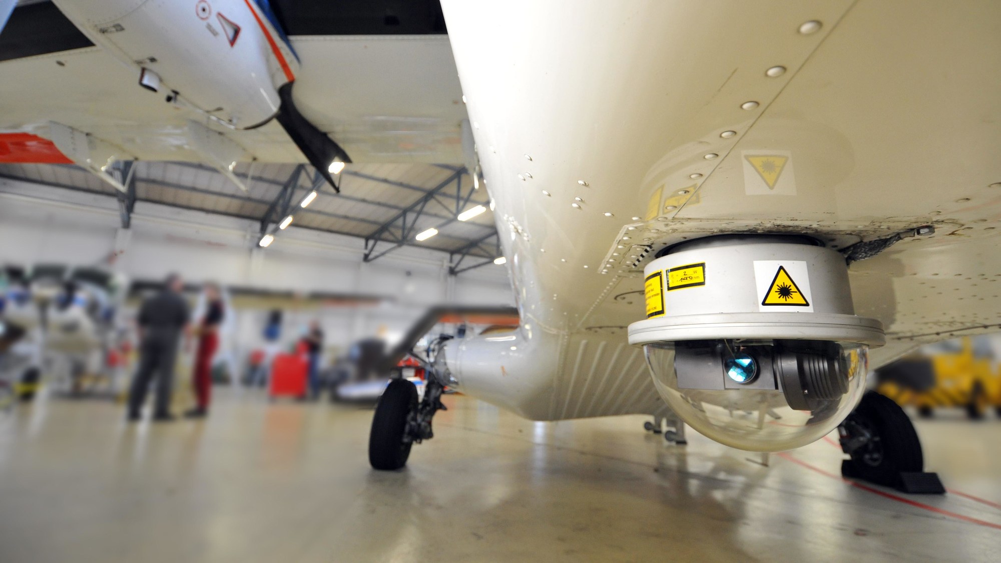 Quantum key distribution between aircraft and ground stations