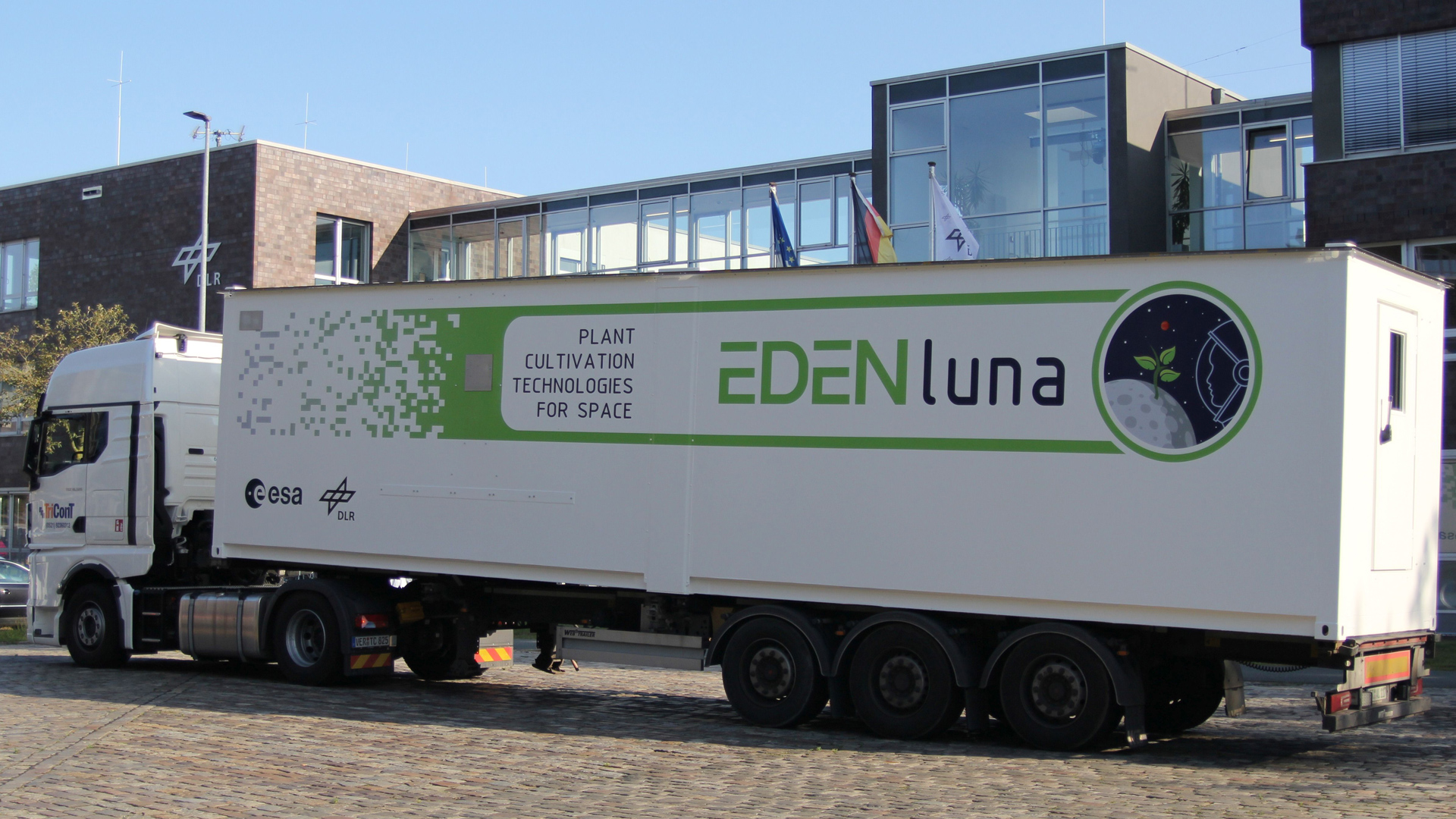 EDEN LUNA container arriving in Bremen