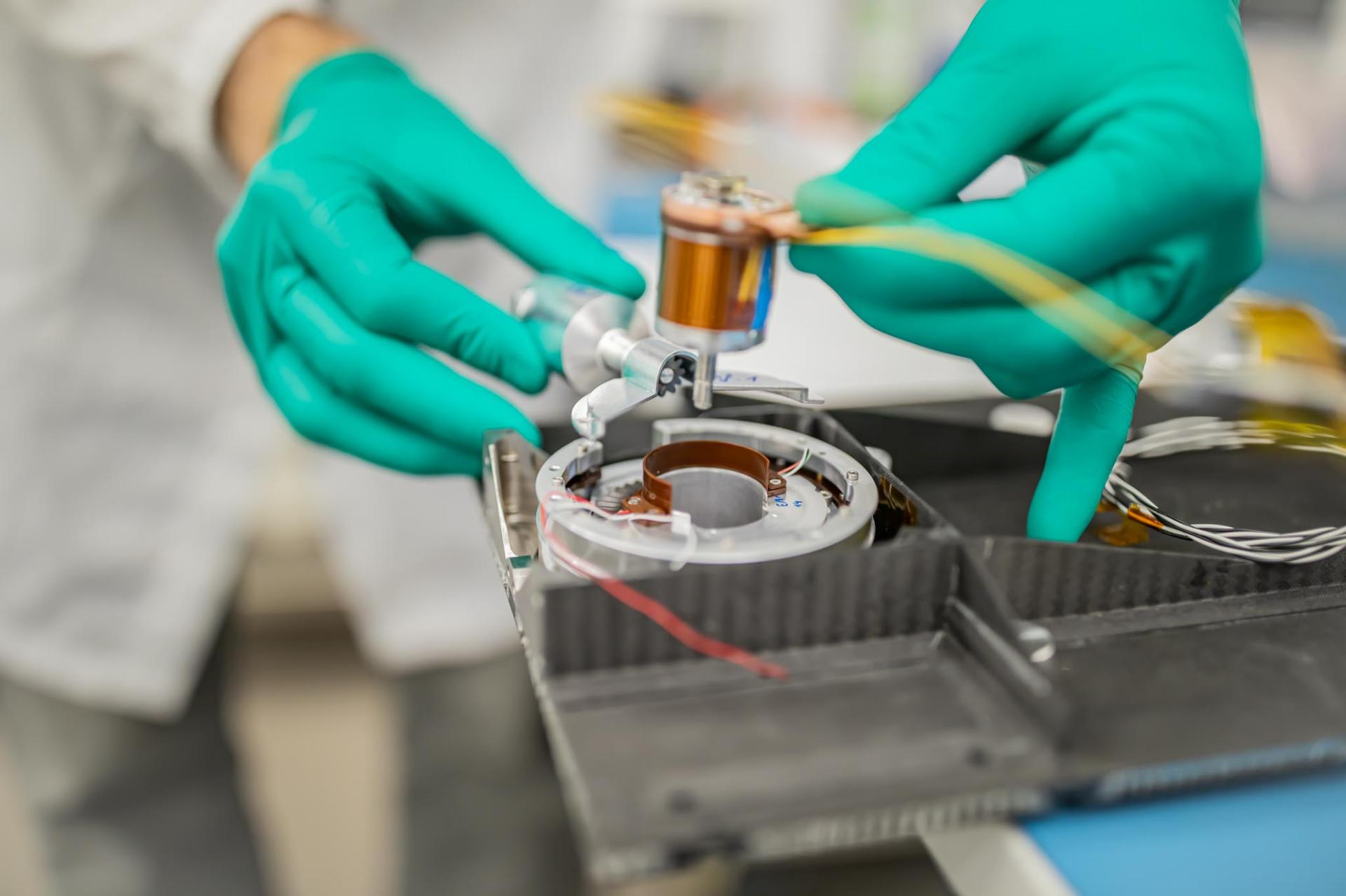 Installation of the MMX wheel motor