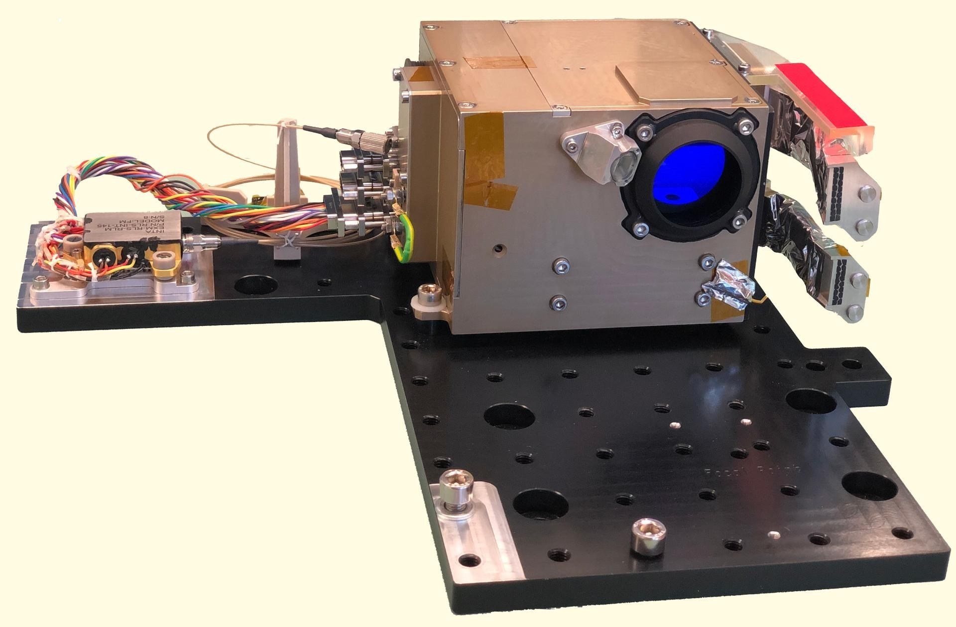 RAX Raman spectrometer for the MMX mission