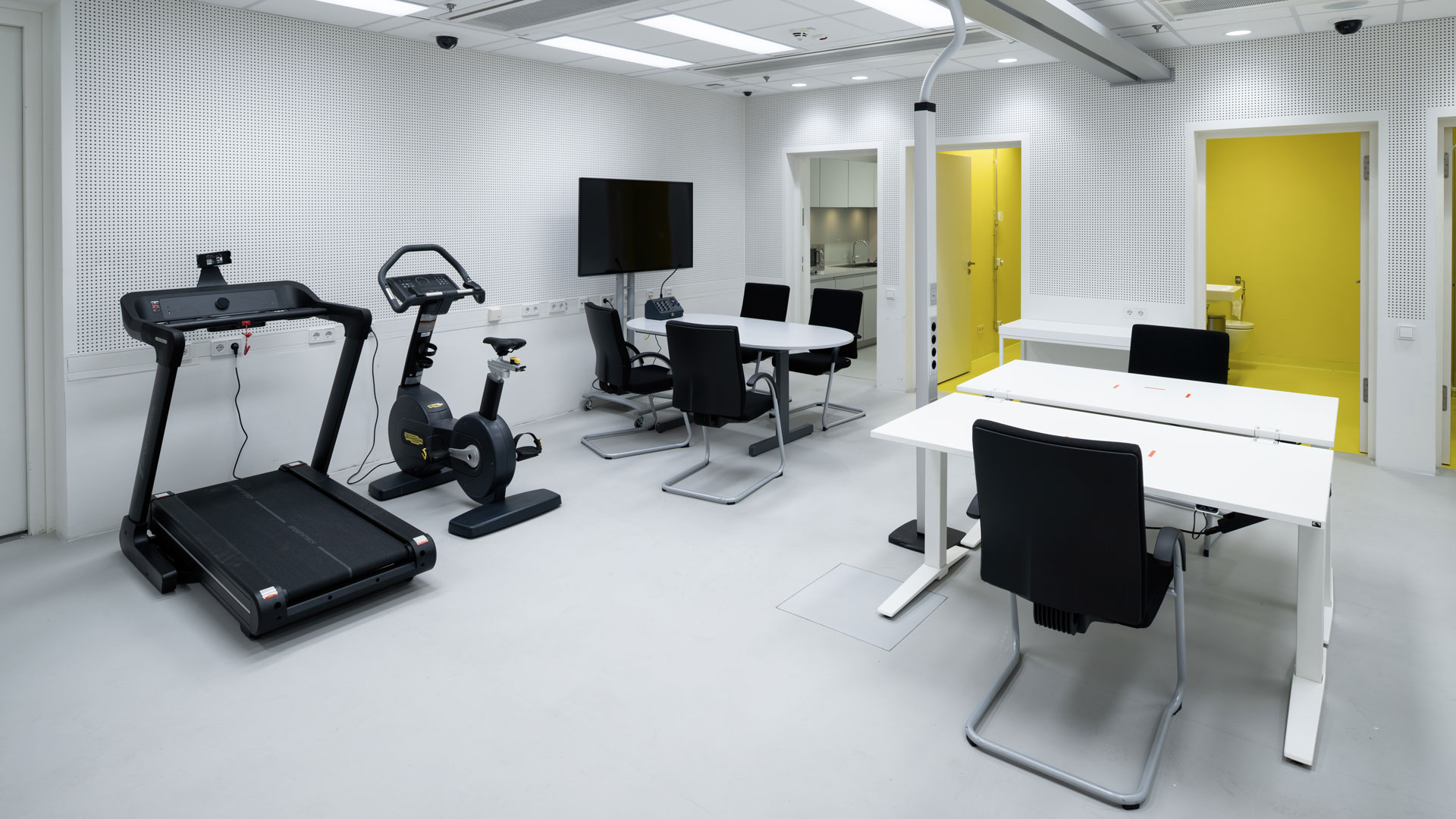 Daily work and fitness in a confined space
