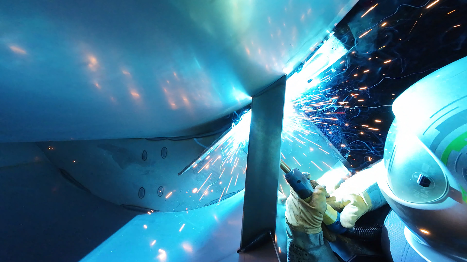 Welding a single component into a steel structure