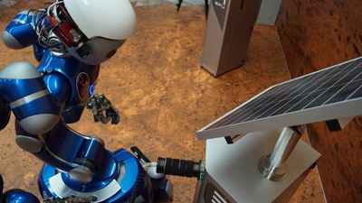 Beaming instructions from space: astronaut at the ISS controls robot in Oberpfaffenhofen