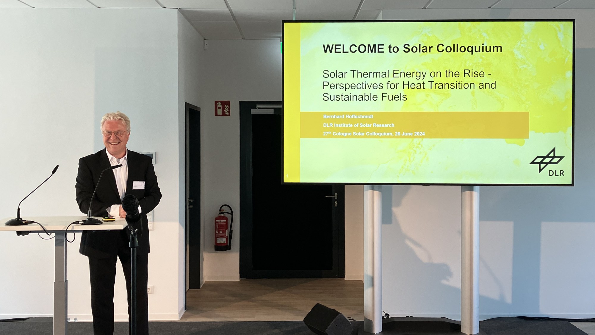 Institute Director Prof. Bernhard Hoffschmidt welcomed the guests at the opening of the 27th Cologne Solar Colloquium