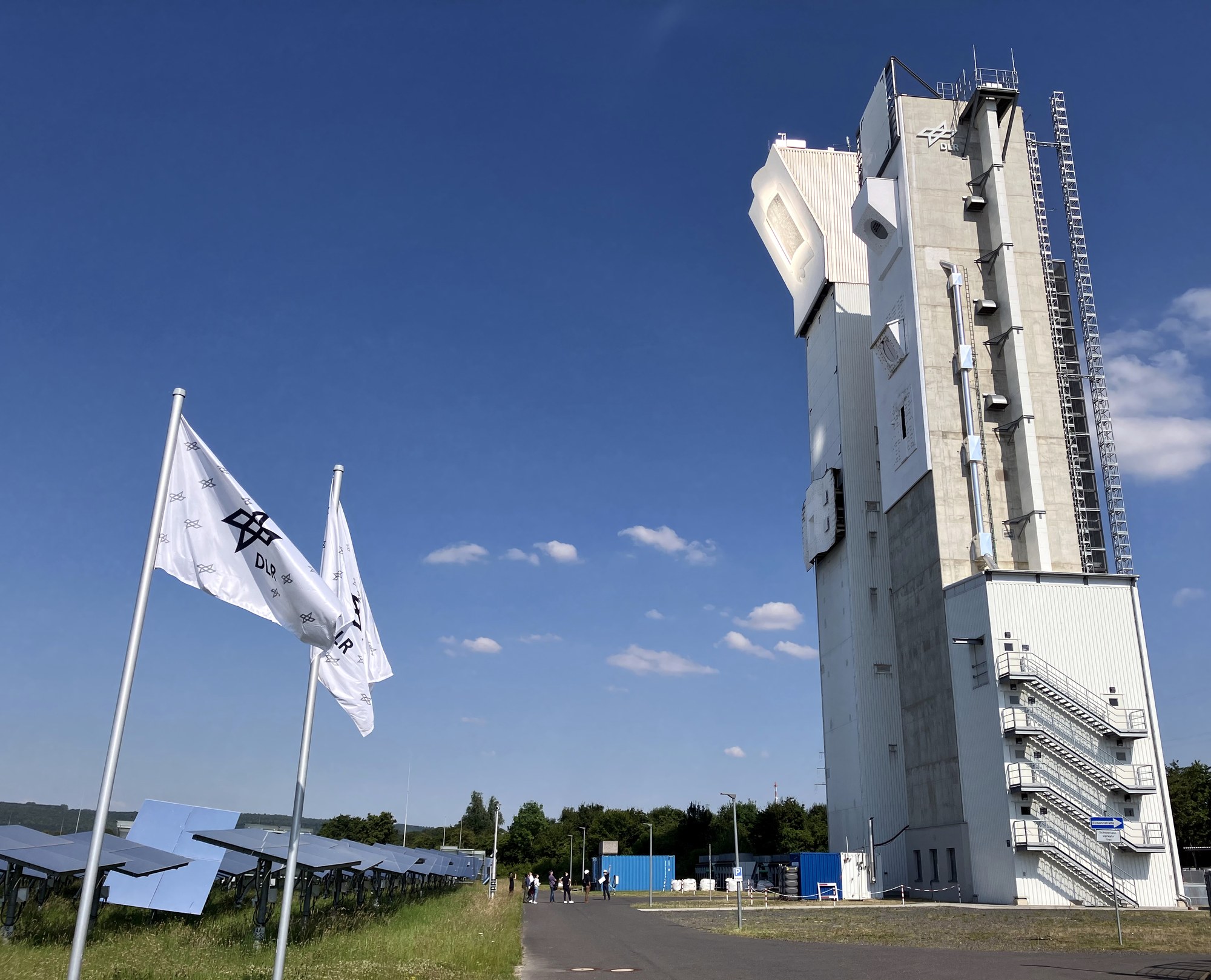 A side view of the Jülich solar towers