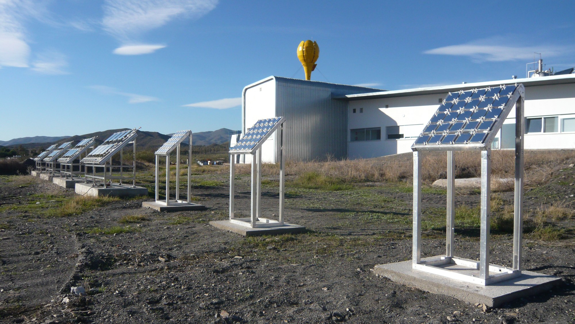 Outdoor weathering test benches