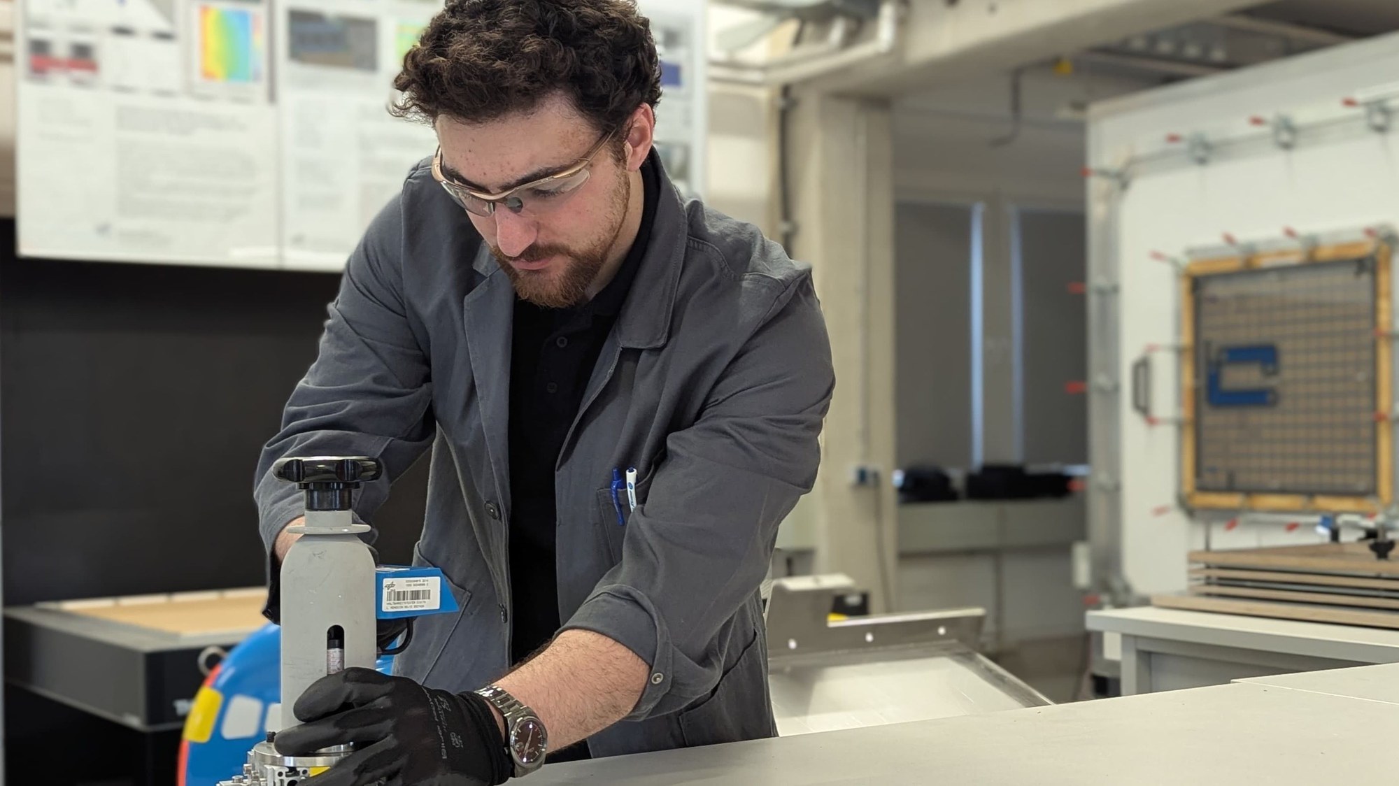 Pad pull-off test of parabolic trough reflectors