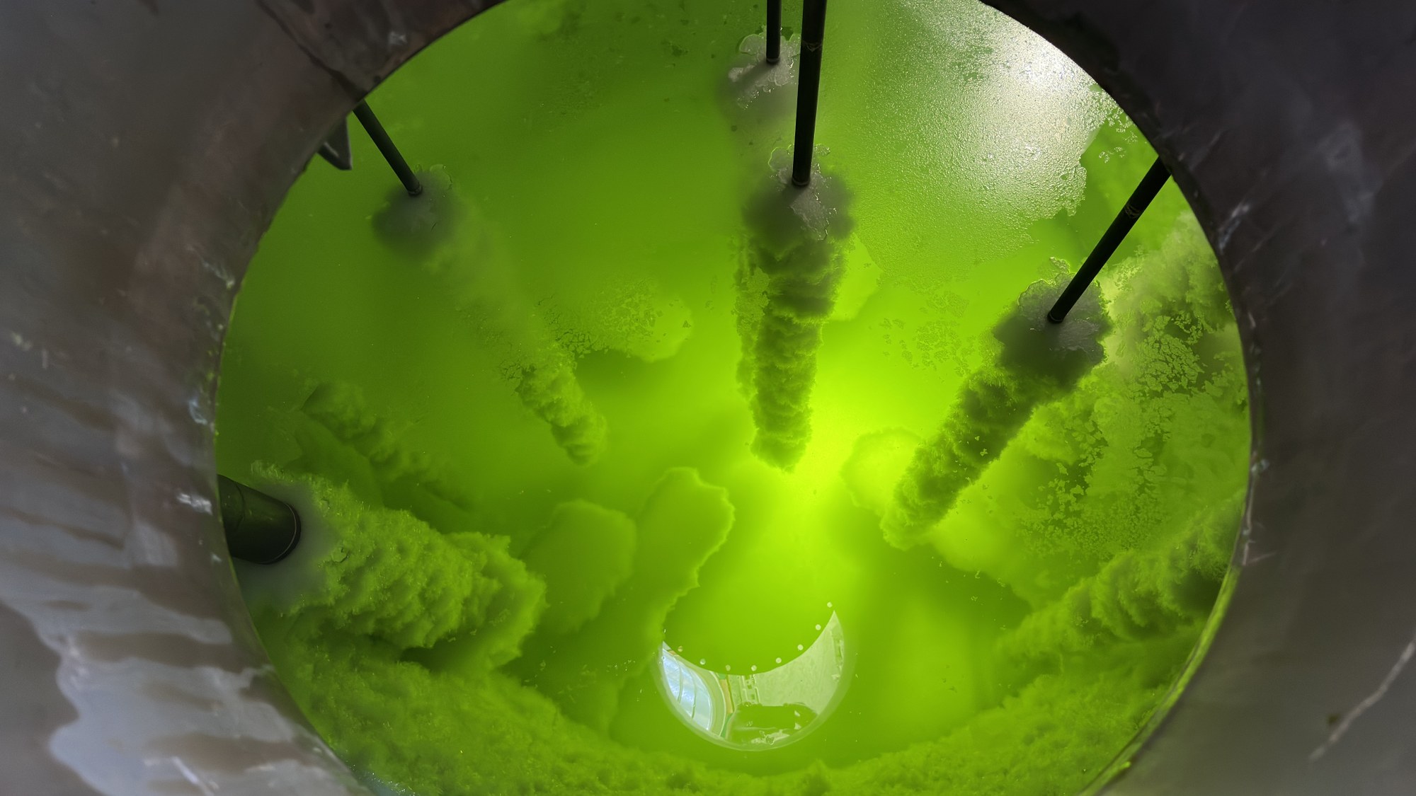 Water-diluted molten salt during tests to determine the melting point of salt with different water concentrations.