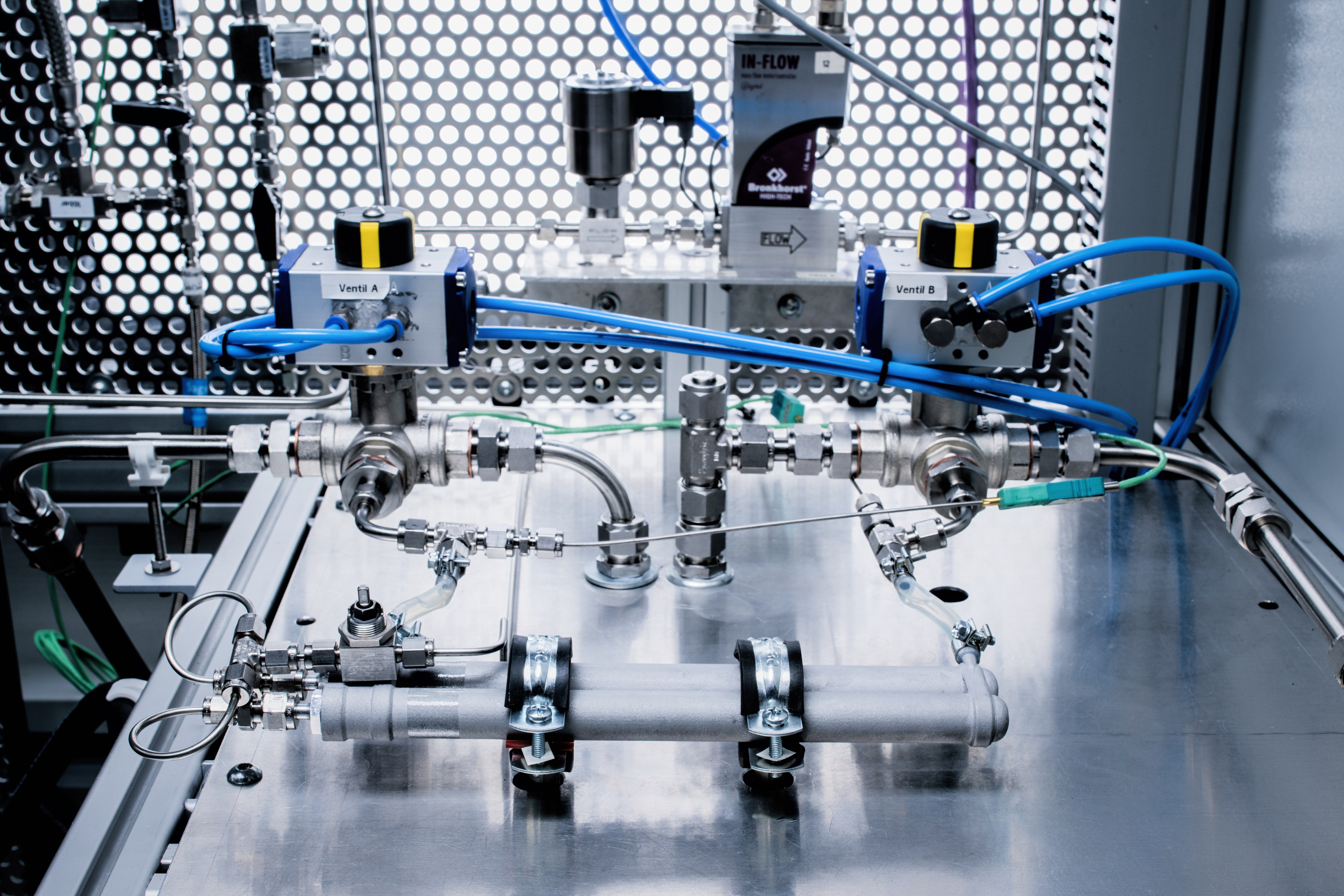 Additively manufactured lightweight reactor for a metal hydride-based ...