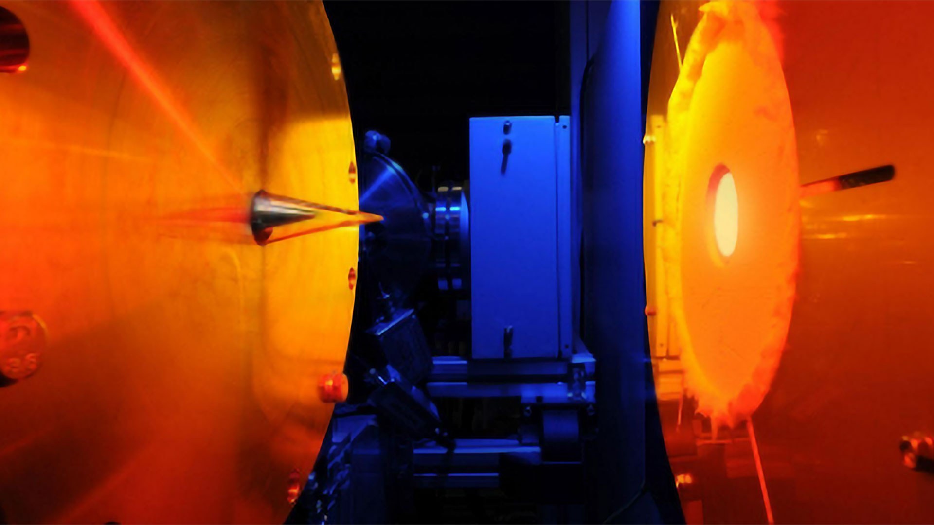 High-temperature flow reactor