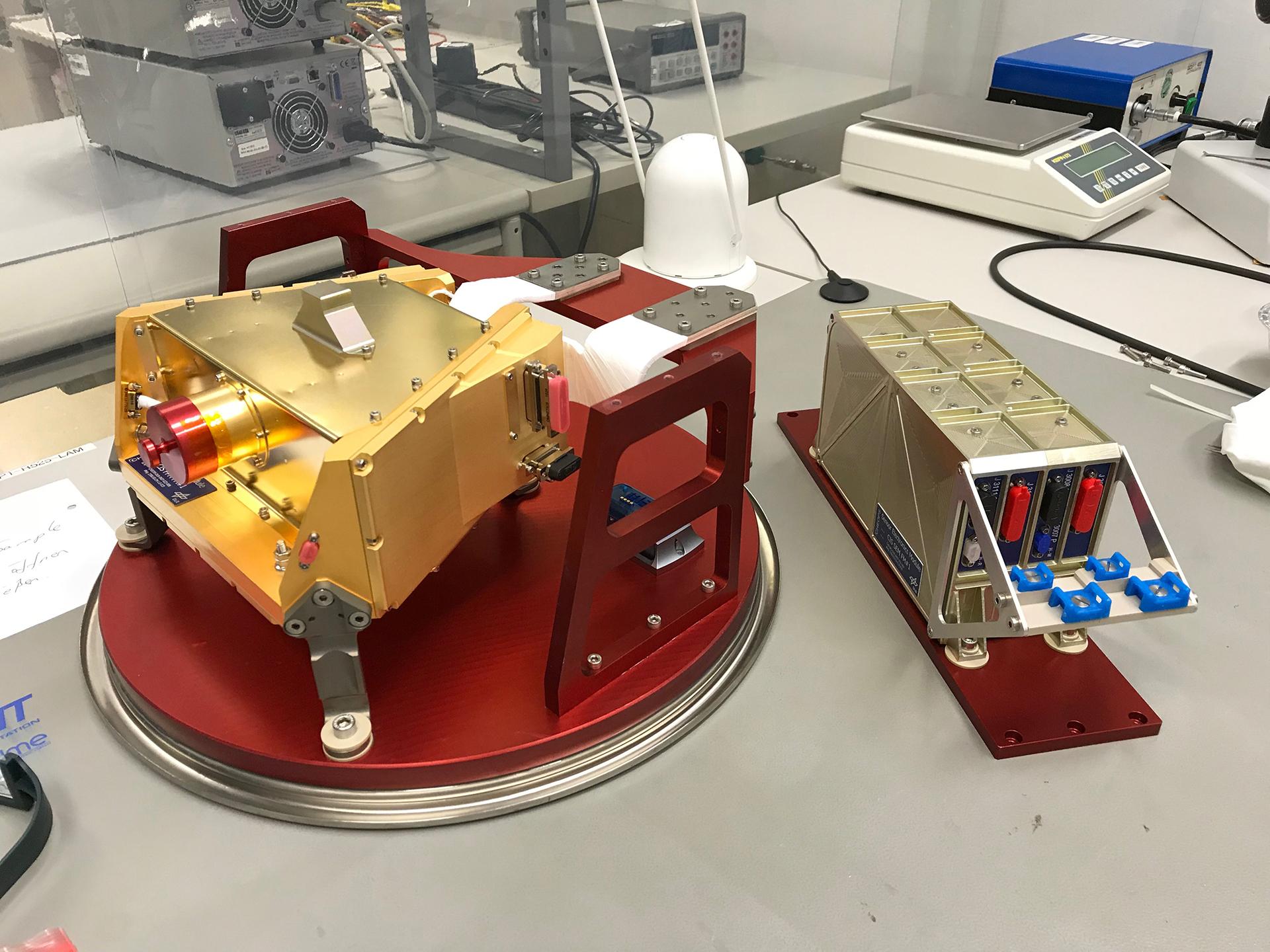 Two electronic modules, developed at DLR
