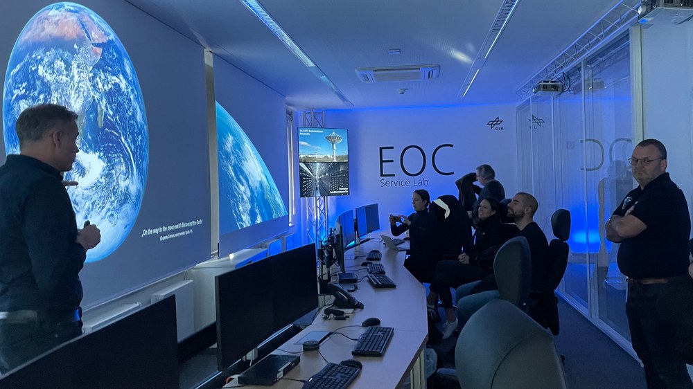 The ESA astronaut candidates at the EOC service lab