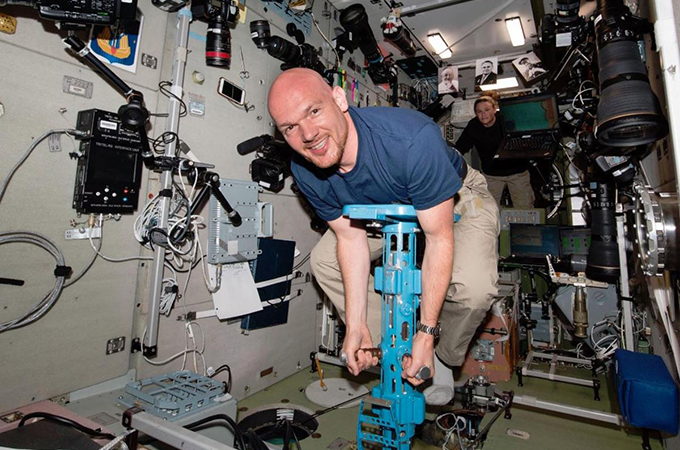 Auch in Schwerelosigkeit müssen sich Astronauten wie hier Alexander Gerst fit halten! Bild: NASA/ESA