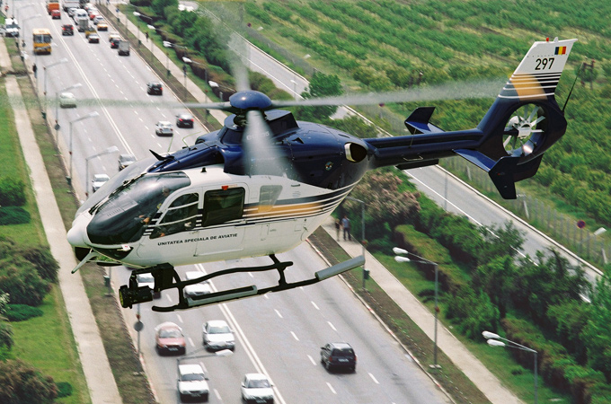 Zur Beobachtung und Überwachung des Verkehrs werden Polizei-Hubschrauber eingesetzt. 
Bild: Eurocopter
