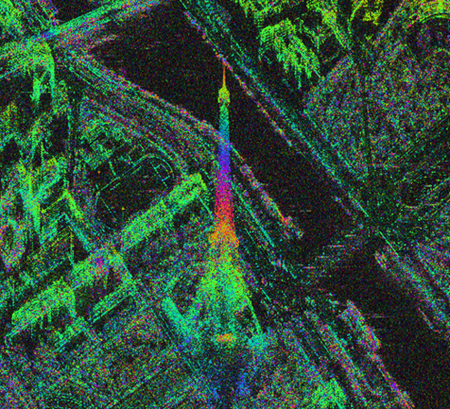Der Eiffelturm in Paris – gesehen vom Radarsatelliten TerraSAR-X. Die verschiedenen Farben geben hier die jeweilige Höhe an. 
Bild: DLR