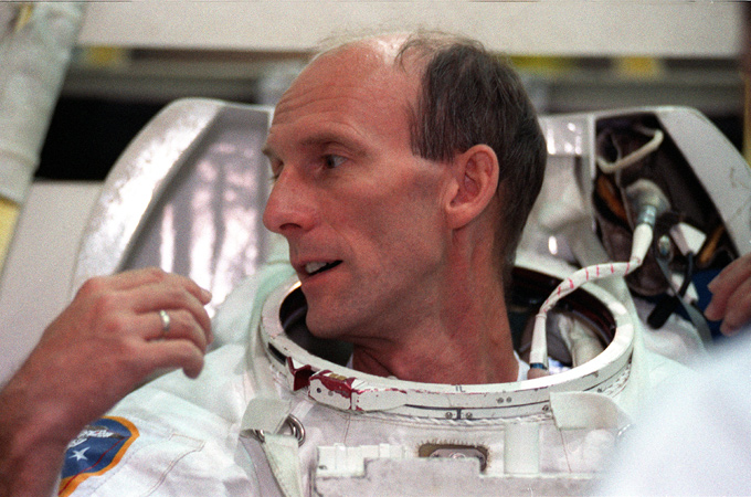 Gerhard Thiele, ESA-Astronaut aus Deutschland, beim Training. 
Bild: NASA