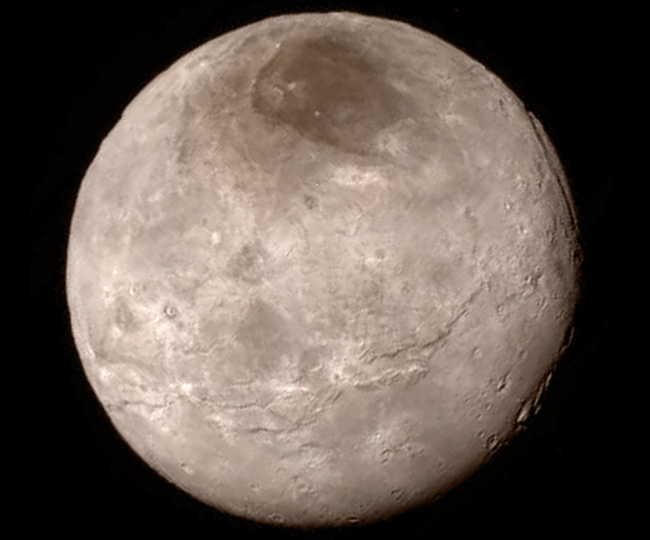 Dieses Foto zeigt den Pluto-Mond Charon, aufgenommen am 13. Juli – also vor dem Nahe-Vorbeiflug. Bild: NASA/JHUAPL/SWRI