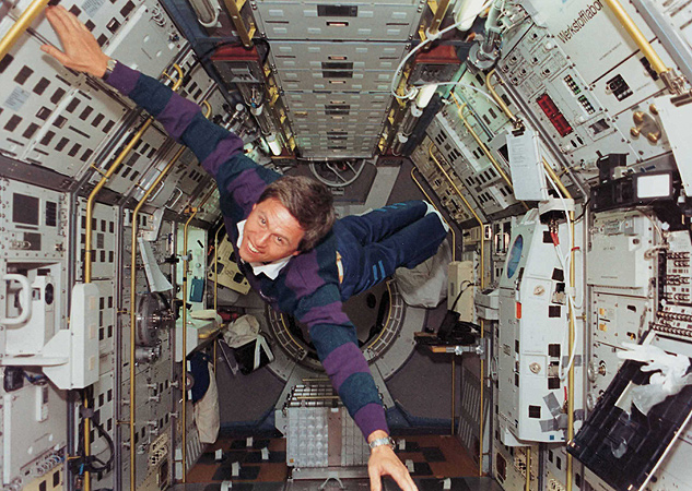 Ulrich Walter war zusammen mit Hans Schlegel und fünf amerikanischen Kollegen vom 26. April bis 6. Mai 1993 im Weltraum. 
Bild: NASA, DLR