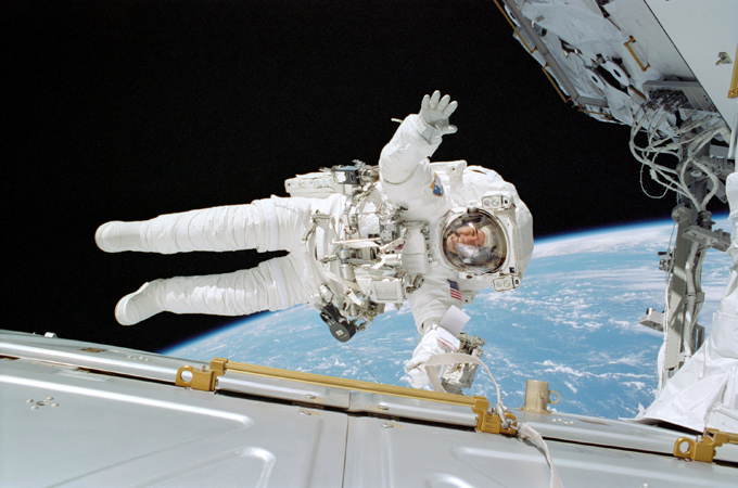 Ein Astronaut beim Spacewalk.
Bild: NASA