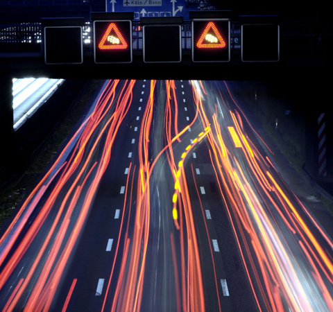 Intelligente Verkehrsführung hilft Staus und Umweltschäden zu vermeiden. 
Bild: BMU (H.-G. Oed)