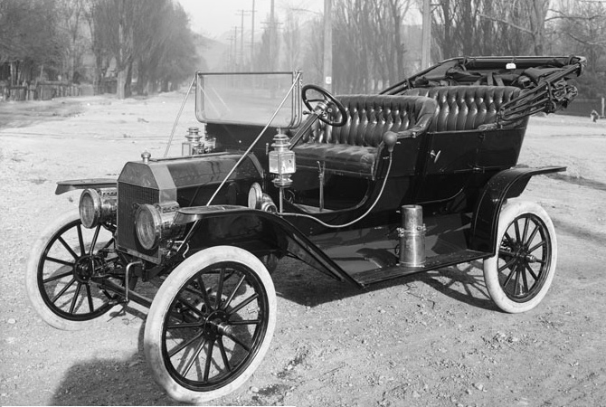 Das erste Auto vom Fließband: die „Blechliesel“. Bild: Public Domain