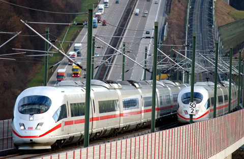 Fachleute des DLR arbeiten daran, die Züge noch umweltfreundlicher und leiser zu machen. 
Bild: BMU (H.-G. Oed)