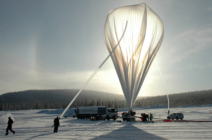 Mit Ballons und Raketen können Studierende im Rahmen von Ideenwettbewerben eigene Experimente durchführen. 
Bild: DLR